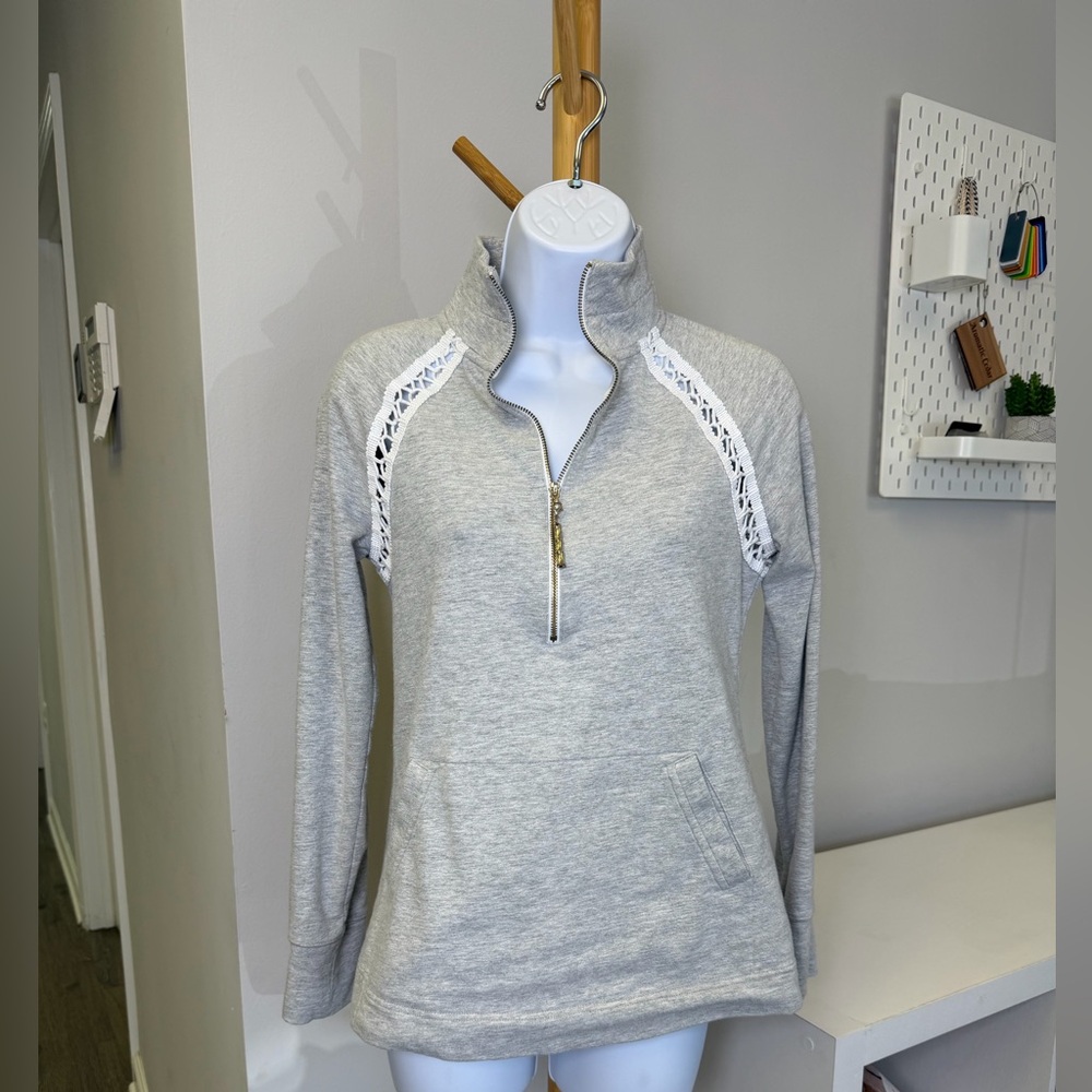 Lilly Pulitzer Gray Skipper Popover Quarter-Zip sweatshirt White Lace Trim Sz XS - Picture 3 of 7